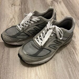New Balance 990v4